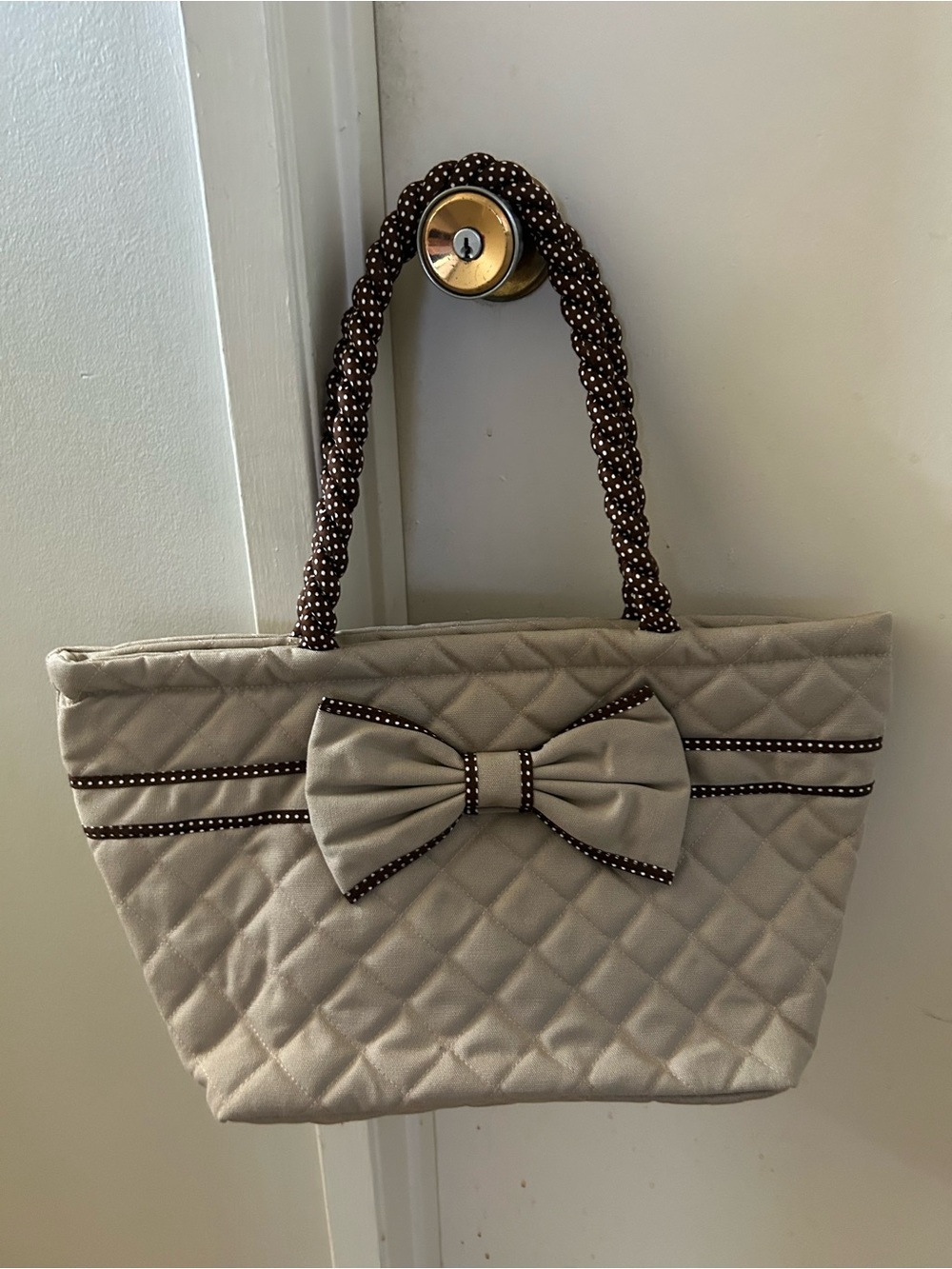 Quilted Bow Accent Tote Bag in Creamy Colour